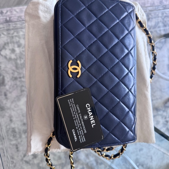 ✨ Authentic Chanel Navy Quilted Crossbody Bag – Excellent Condition ✨ - Picture 5 of 8